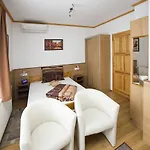 Familia Guest house 4*