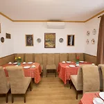 Familia Guest house 4*