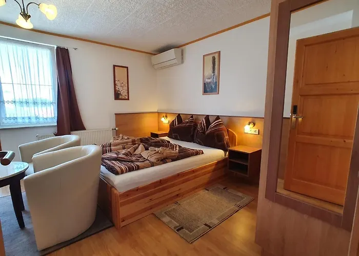 ゲストハウス ファミリア ヘーヴィーズ