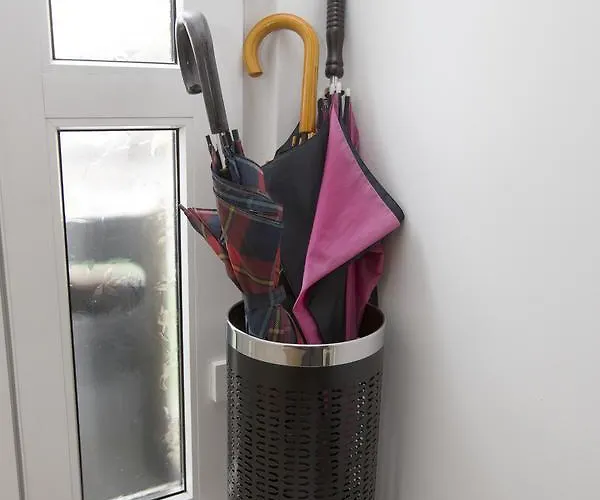 ゲストハウス ファミリア 4*